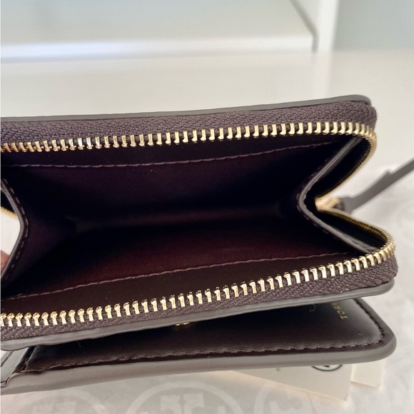 🌸NEW🌸❤️Tory Burch bifold wallet - Picture 8 of 9